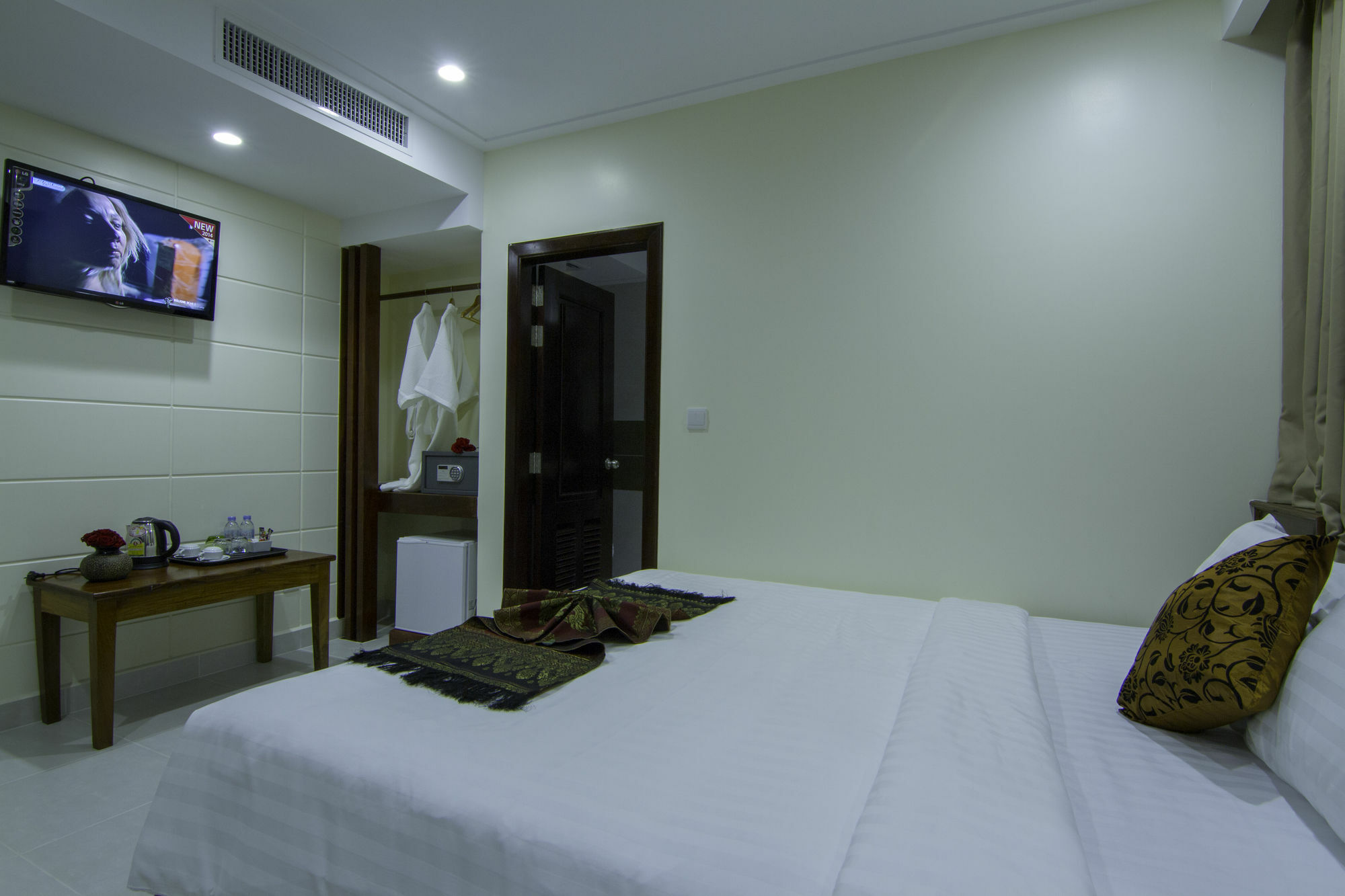 Rose Emerald Hotel Phnom Penh Ngoại thất bức ảnh