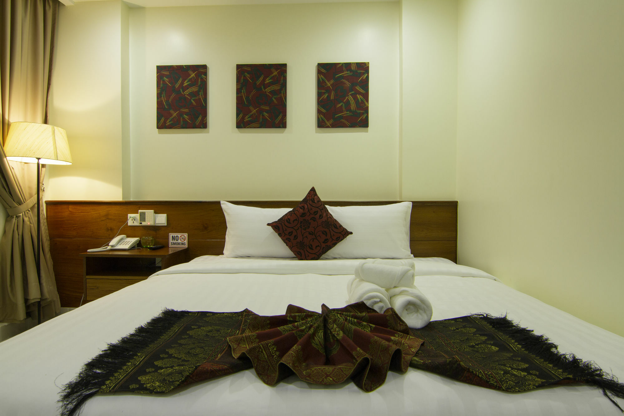 Rose Emerald Hotel Phnom Penh Ngoại thất bức ảnh