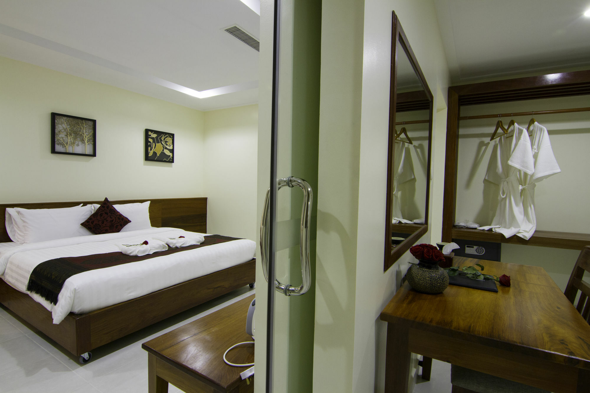 Rose Emerald Hotel Phnom Penh Ngoại thất bức ảnh