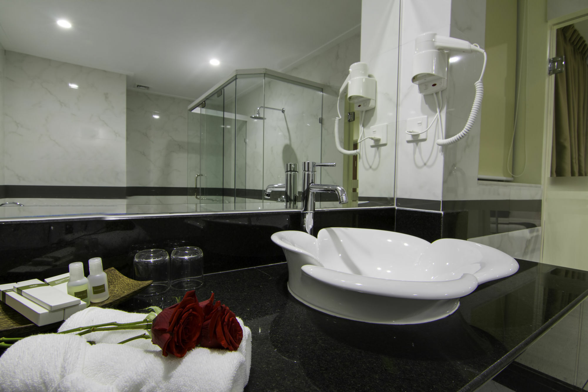Rose Emerald Hotel Phnom Penh Ngoại thất bức ảnh