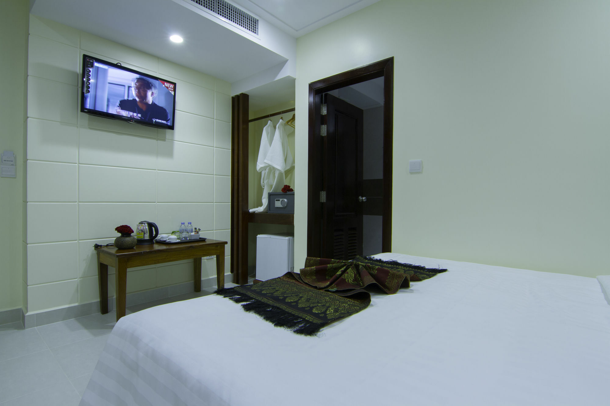 Rose Emerald Hotel Phnom Penh Ngoại thất bức ảnh