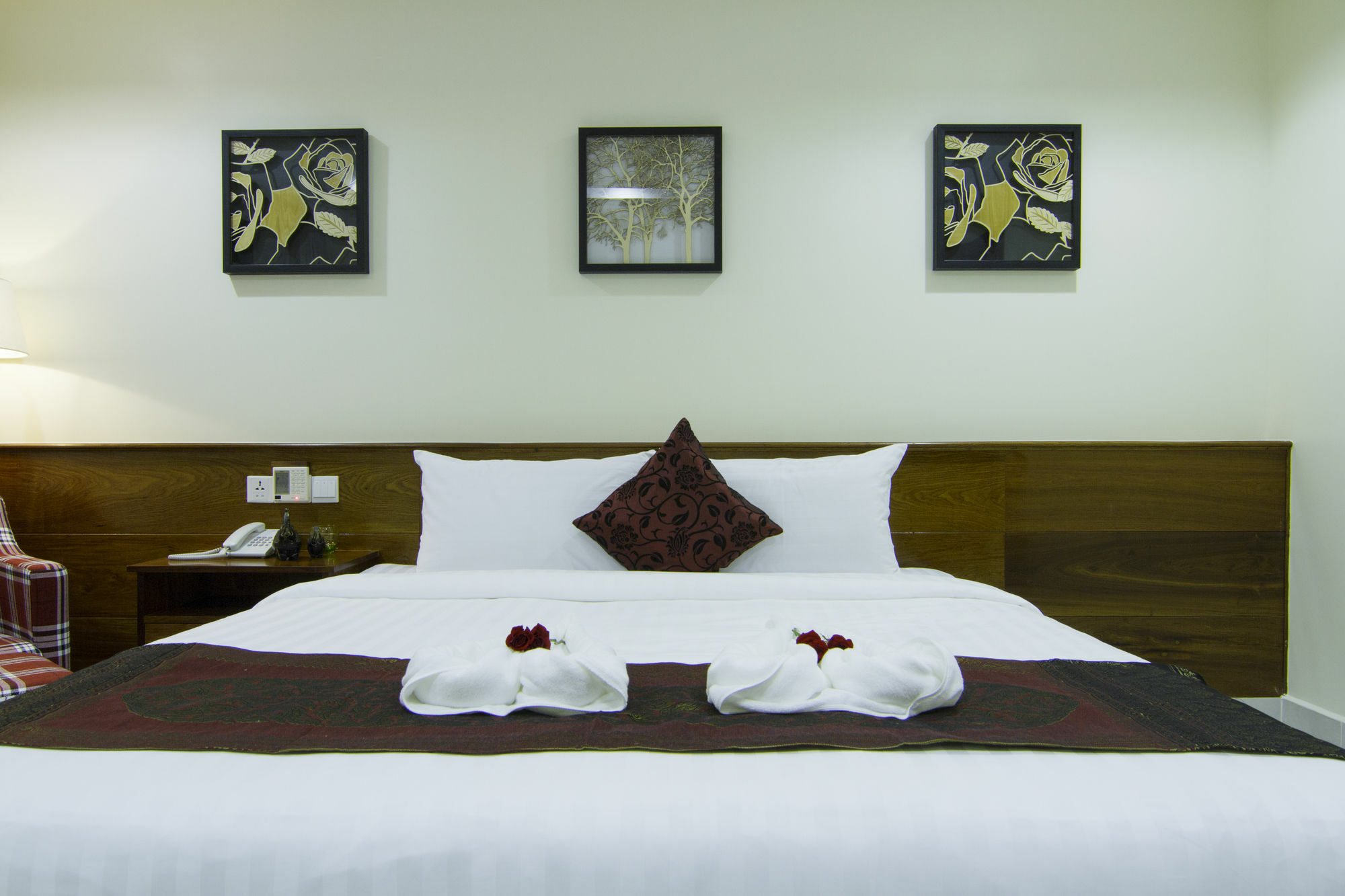 Rose Emerald Hotel Phnom Penh Ngoại thất bức ảnh